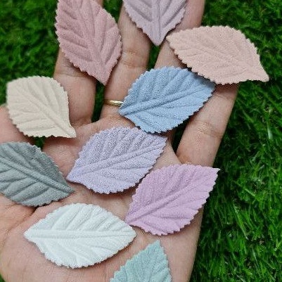 DAUN SUEDE 2x3.5cm dijual perLEMBAR