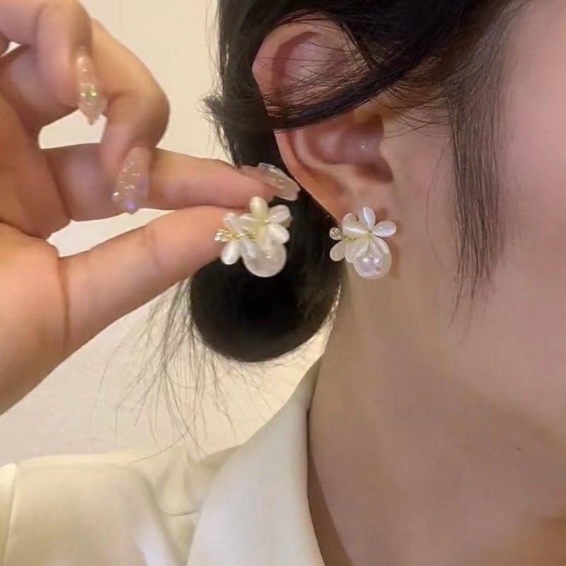 Anting Mutiara Berlian Imitasi Bentuk Bunga Gaya Retro Korea