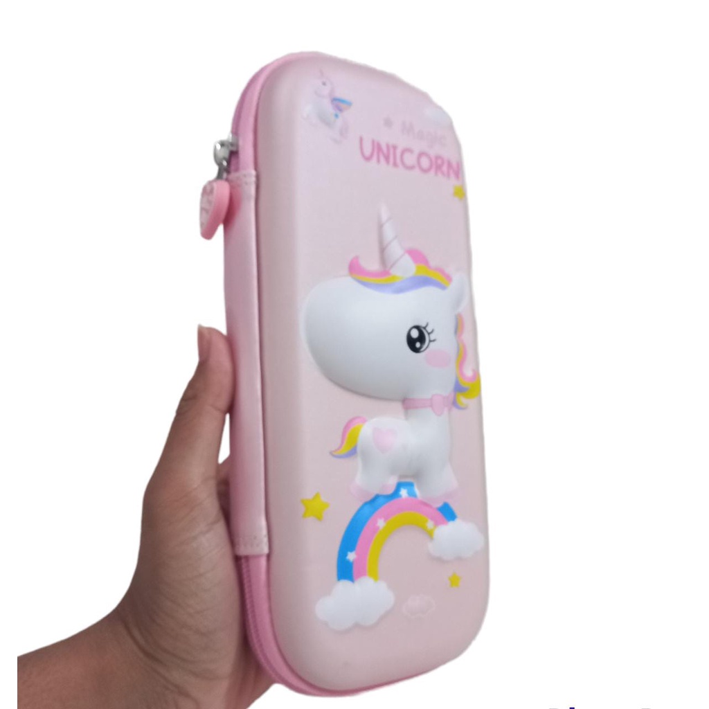 Tempat Pensil 3D Timbul Karakter Cewek Motif Unicorn Magic Pink sangat cantik lucu dan menggemaskan untuk kado hadiah ultah anak perempuan