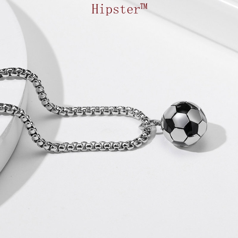 Kalung Liontin Sepak Bola World Cup Bahan Titanium Steel Untuk Pria