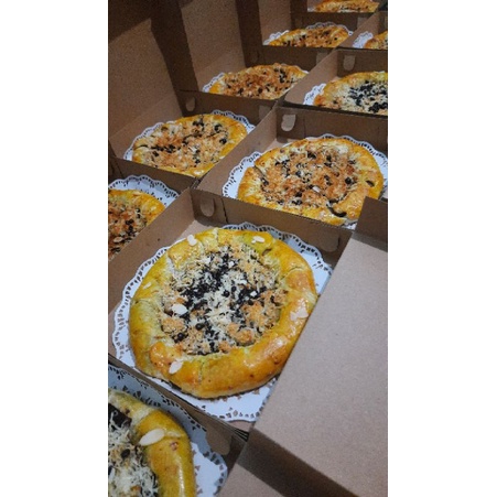 

PIZZA//BOLLENCHOCOCHEESE MAKNYUS