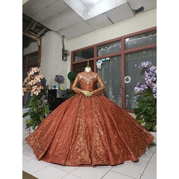 Gaun pengantin warna teracotta sudah full mutiara lengkap slayer kerudung