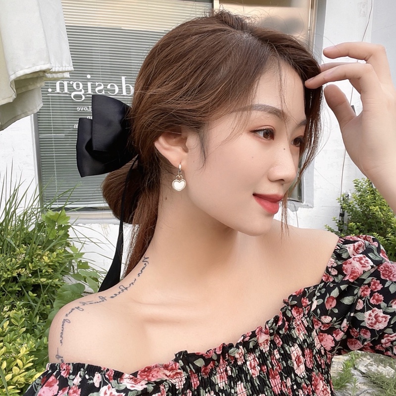 Anting Bentuk Hati Model Sisi Ganda Asimetris Gaya Retro