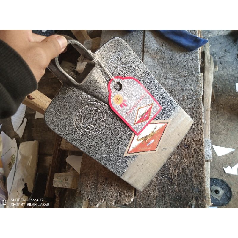 cangkul cap buaya emas