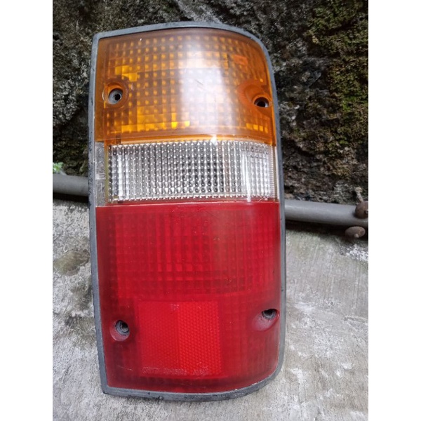 stoplamp kanan Toyota kijang grand extra original