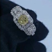 natural fancy yellow diamond 1 crt , dan berlian putih