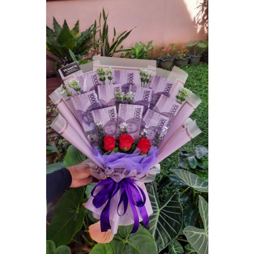 Buket uang/money bouquet 10k jumlah 10 lembar  dan bunga artificial