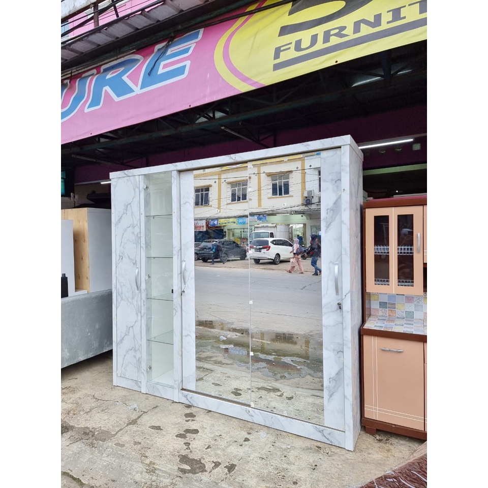 Lemari pakaian hijab dan tas