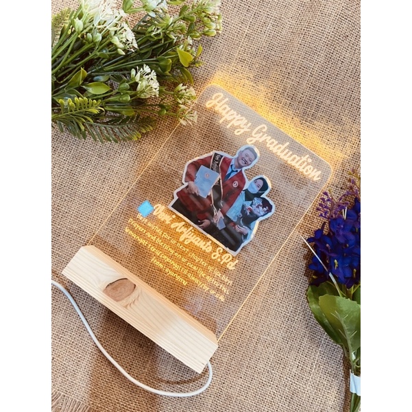 

kado akrilik murah kado Ngawi kado ultah kado graduation kado wisuda kado anniversary kado Akrilik Ngawi Kado Akrilik premium Kado akrilik Lampu