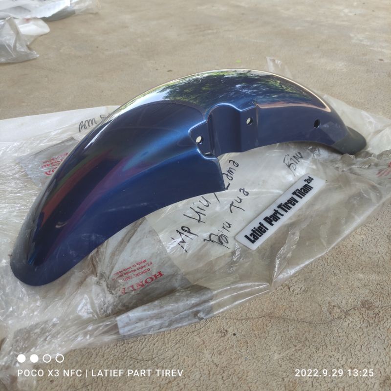 Spakbor depan megapro hiu Biru tua origianal AHM