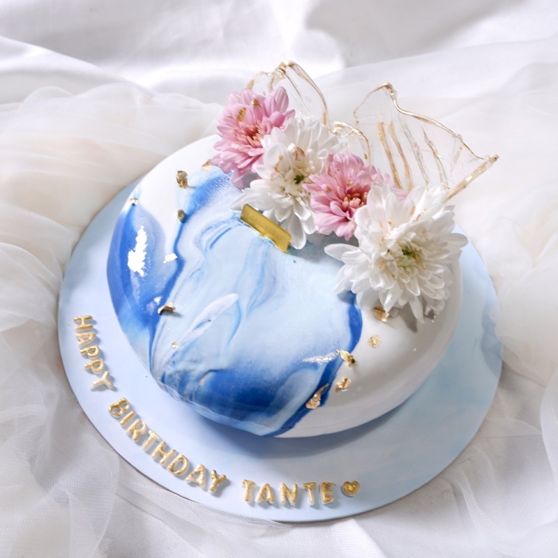 

Mirror Glaze Cake