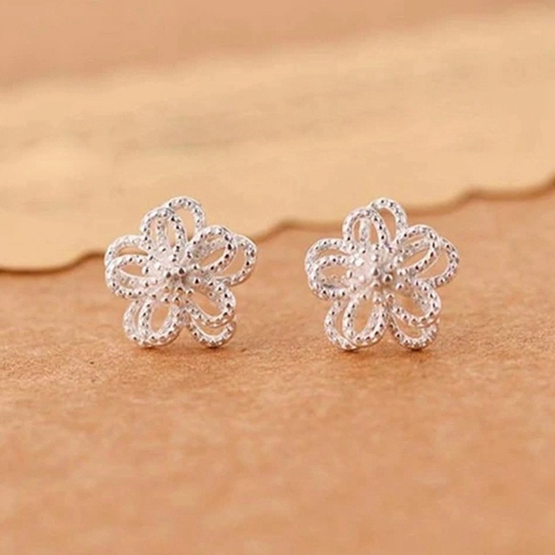 Anting Stud Tindik Desain Bunga Lapis Ganda Bahan Logam Warna Silver Untuk Wanita