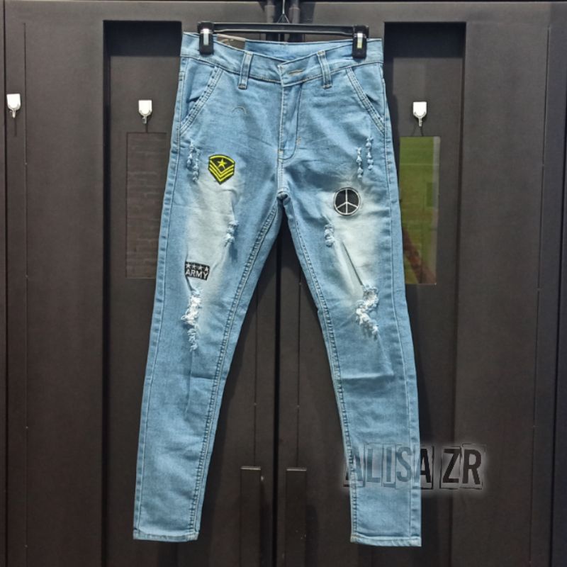 Celana Jeans Pria Sobek Emblem Ripped Cowok Celana Sobek Pria Slim Fit Celana Panjang Soft Jeans sobek emblem