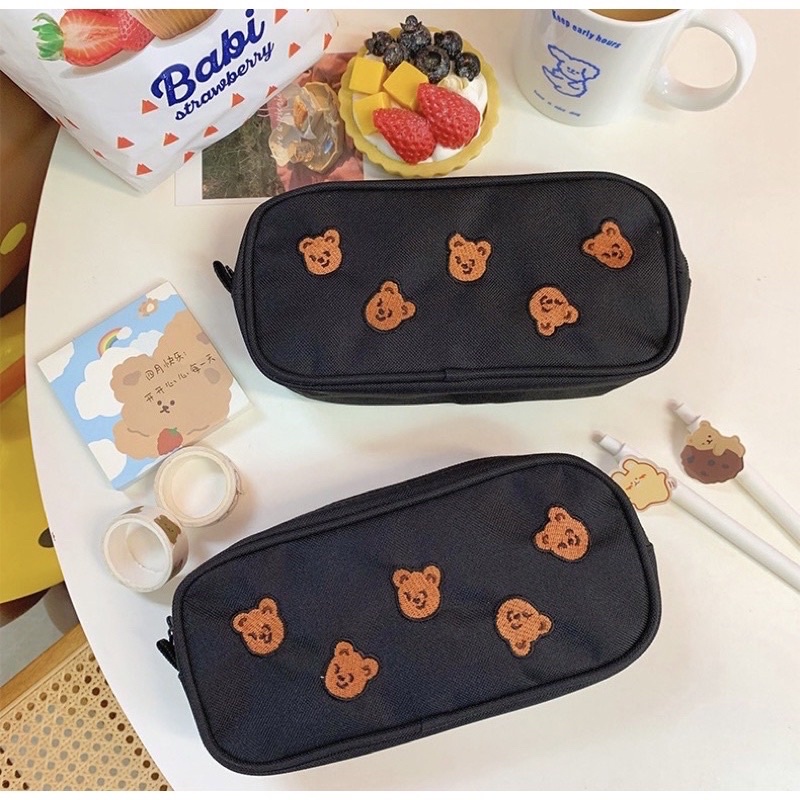 TEMPAT PENSIL MOTIF BERUANG LUCU GAYA KOREA / CELEBRITY BEAR LARGE CAPACITY PENCIL CASE / KOTAK PENSIL SIMPLE ESTETIK SHY TEDDY BROWN / POUCH MAKE UP / TEPAK PENSIL CASUAL MEDIUM ANAK &amp; REMAJA / PREMIUM TEMPAT ALAT TULIS MURAH BAHAN KAIN LEMBUT / 5 BEAR