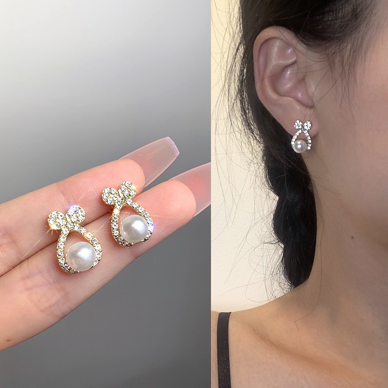 Anting Tusuk Gantung Desain Pita Hollow Hias Mutiara + Berlian Gaya Simple Untuk Wanita