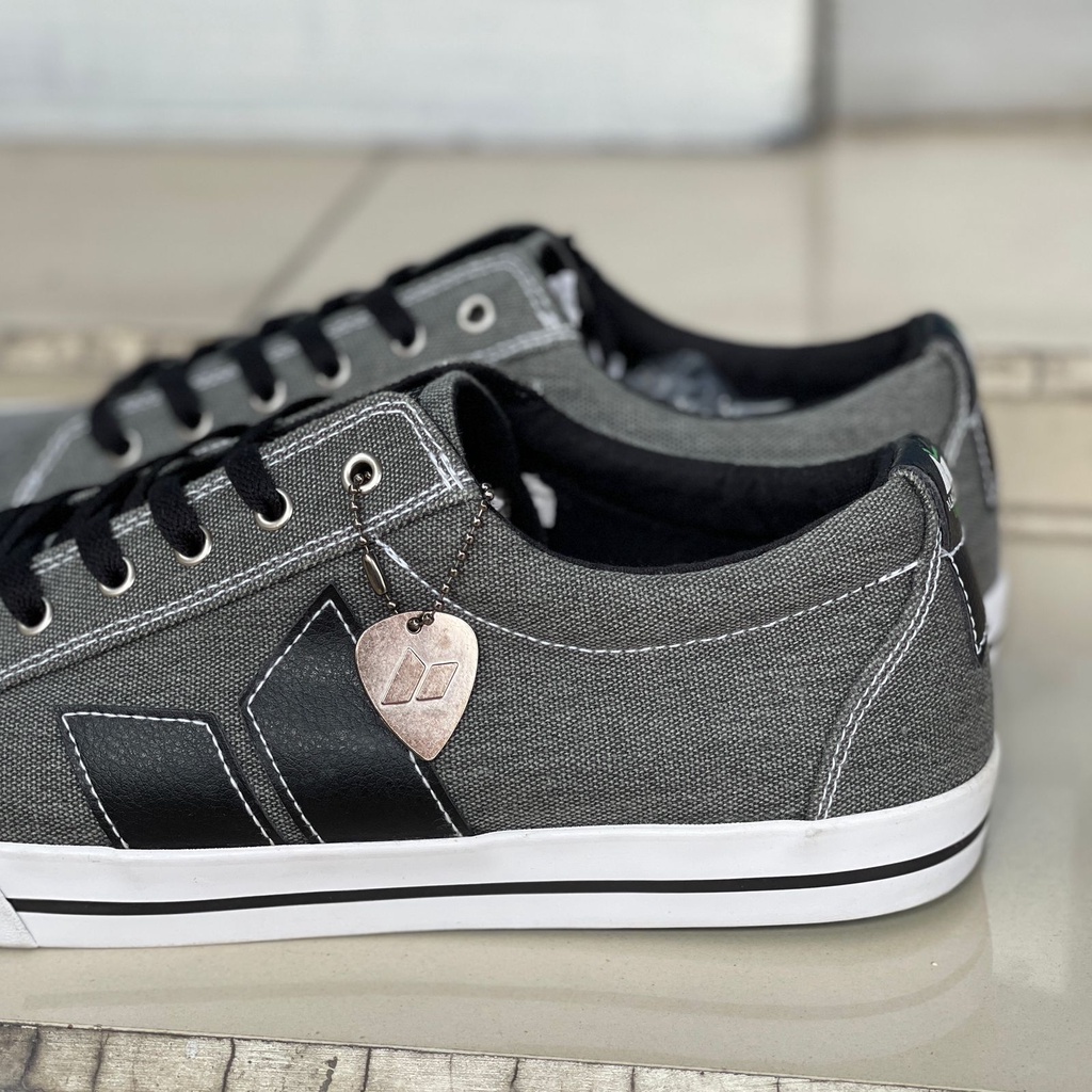 Macbeth Eliot Gray Black