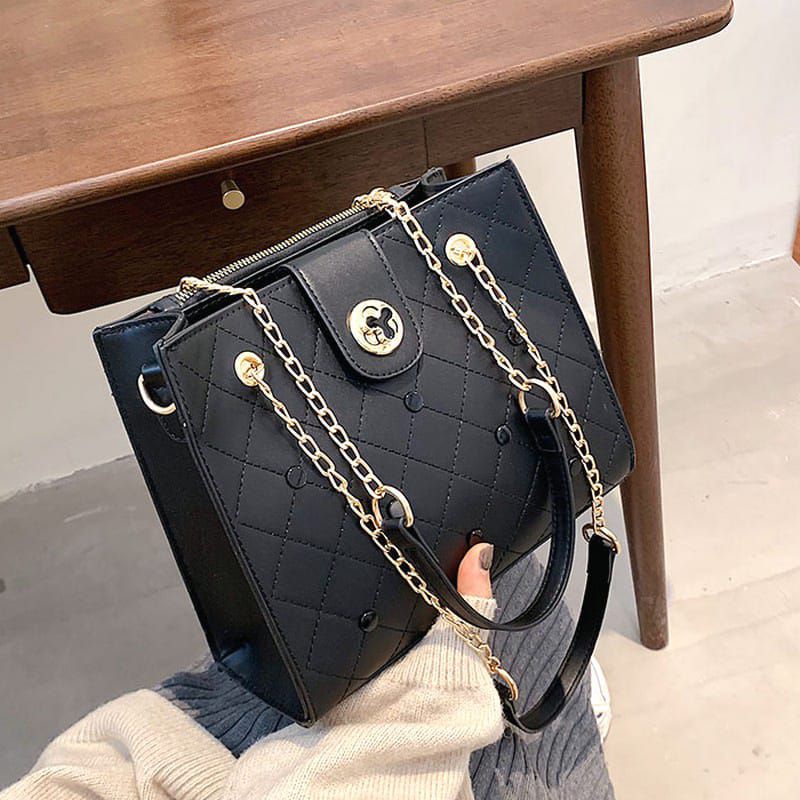 Tas Selempang Wanita Hitam Rantai