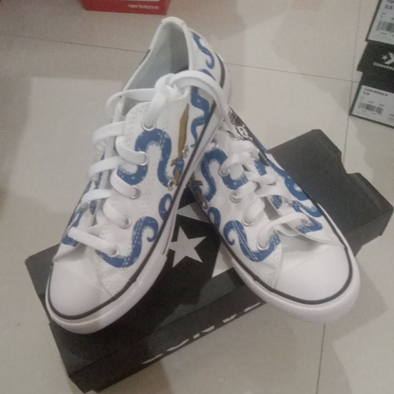 Sepatu Converse 372730C