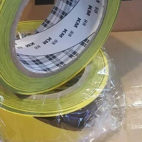 

Lakban Lantai KM 88 Kuning Hitam 2" x 33 Meter