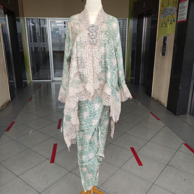 Set Outer Lace Batik Viscose Semi sutra