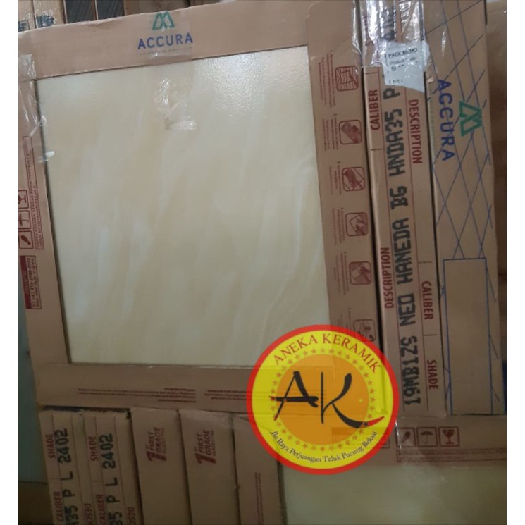 Keramik Lantai Ruangan Motif Salur Marmer Glossy Kilap 40x40 Neo Haneda Beige