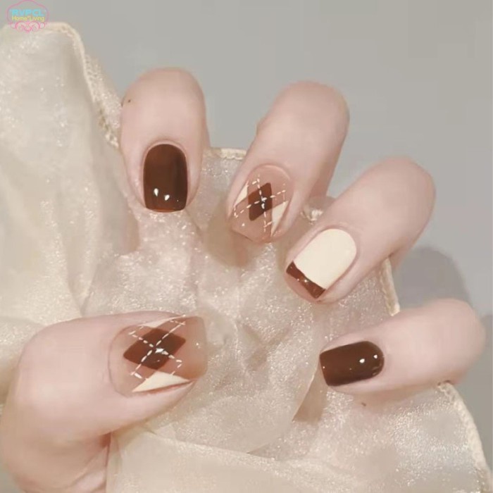 24 Pcs Kuku Palsu Pendek Warna Coklat Gaya Perancis Untuk Perempuan
