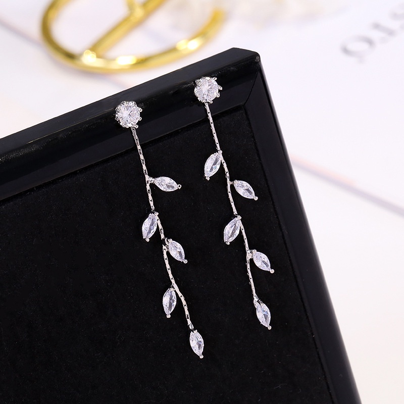 Anting Tusuk Gantung Bahan Sterling silver 925 Desain Daun Hias Zircon Gaya Retro Untuk Wanita