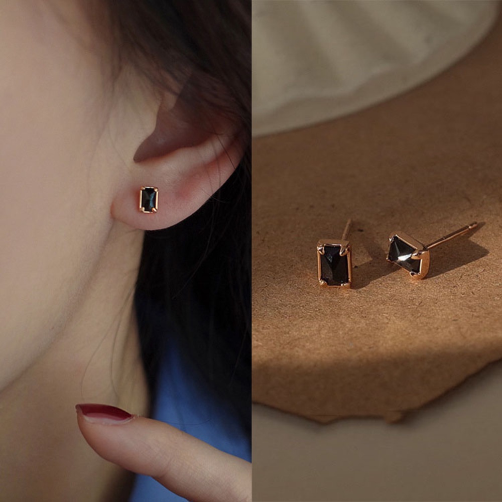 Anting Stud Bentuk Kotak Kecil Hias Kristal Berlian Hitam Gaya Retro Untuk Wanita