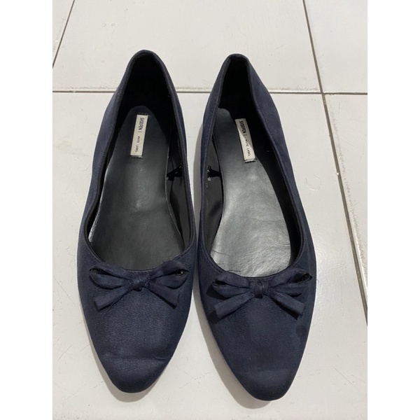 preloved shoopen flat shoes navy size 250