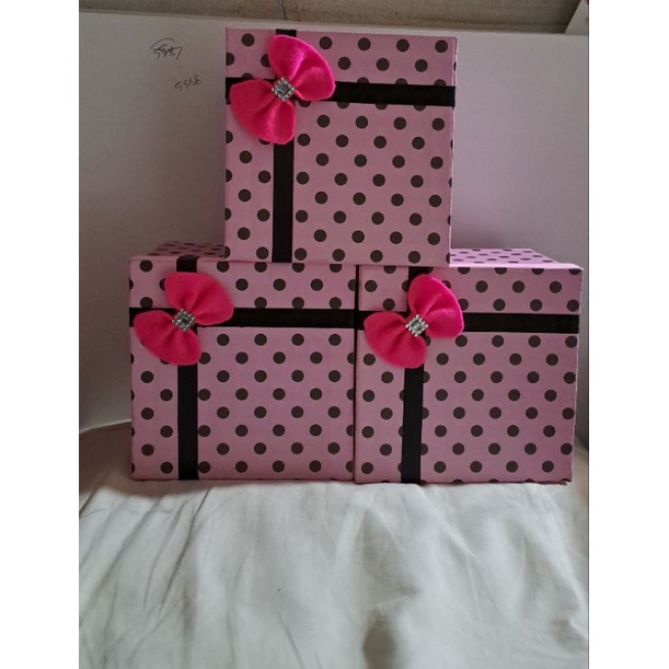 

Box Kotak Motif Polkadot