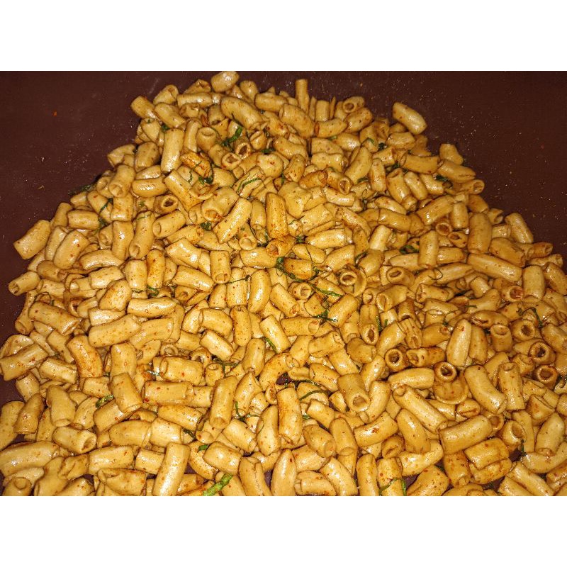 

cemilan makaroni bantat daun jeruk fadefood
