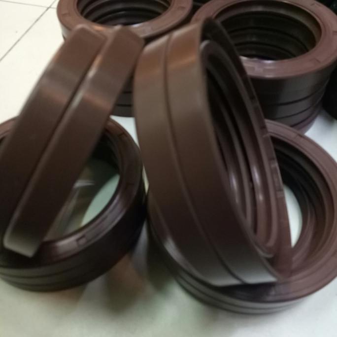 

oil seal TC 105 130 15 vtn