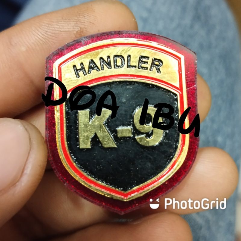 

best seller pin K-9 HANDLER mika merah-paku