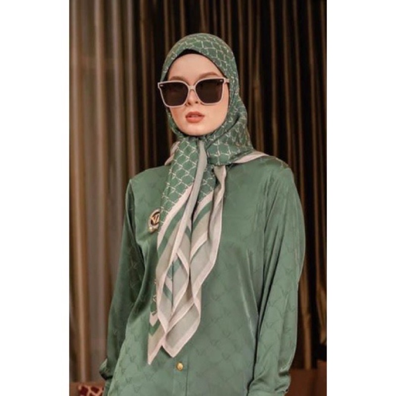 Vivi zubedi Monogram series