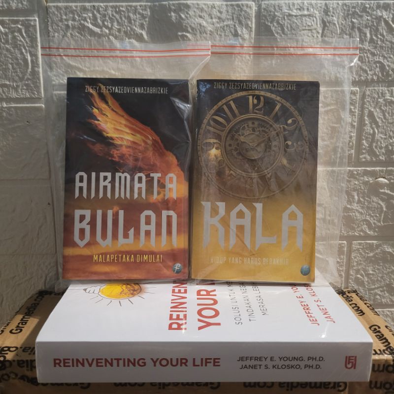 PRELOVED Ziggy Z - Undead series