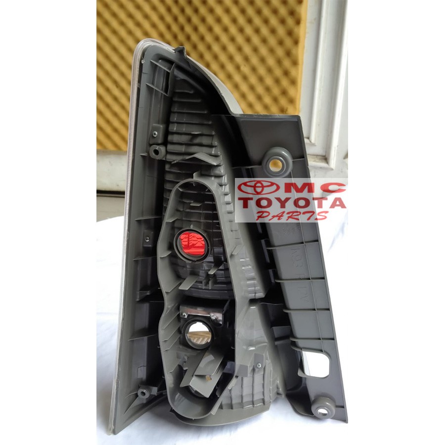 Lampu Stop Lamp Belakang Kanan Kijang Innova 81551-0K120-LL