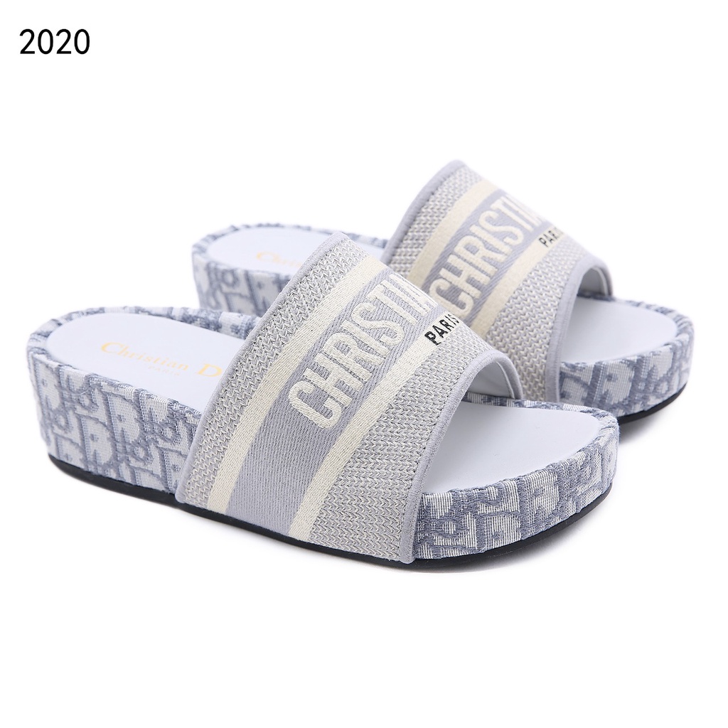 DR  Oblique Embroidered D-Way Platform Slide 2020