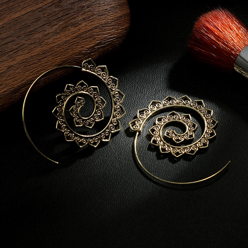 Anting Bentuk Hati Spiral Oval Gaya Etnik Untuk Wanita