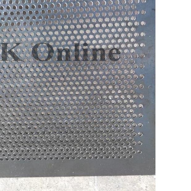 Potongan Plat Lubang Besi 0.8 mm x 50 cm x 50 cm