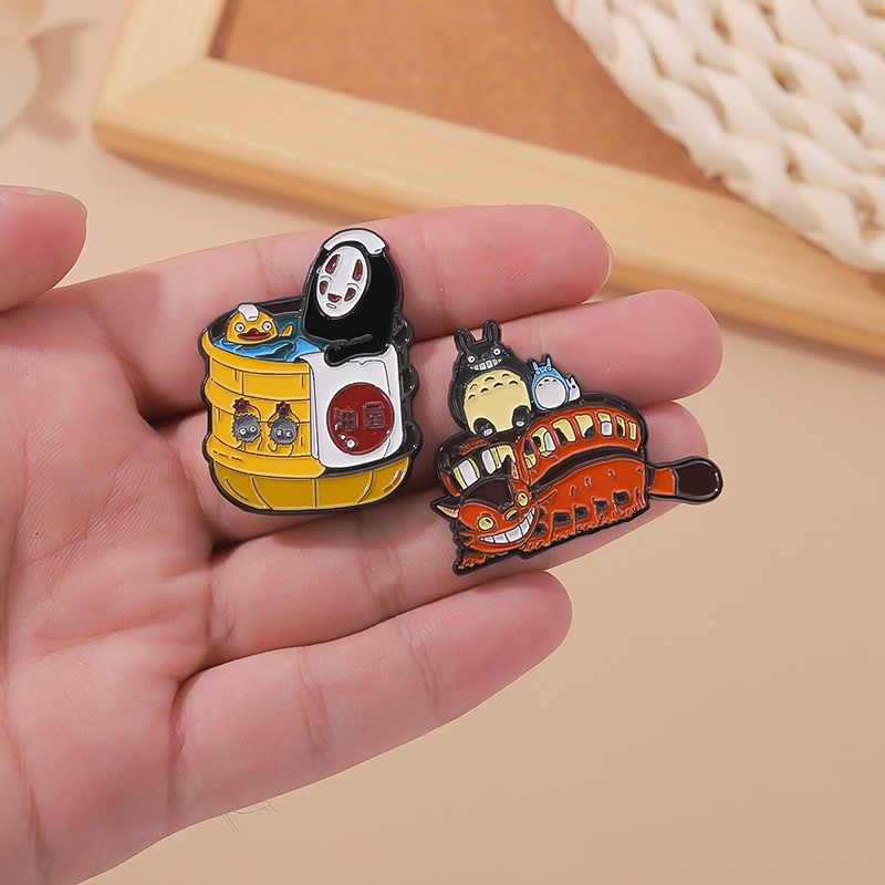 Bros Pin Enamel Desain Kartun Anime Totoro / Chihiro / Haku / No Face Man Gaya Klasik Untuk Anak