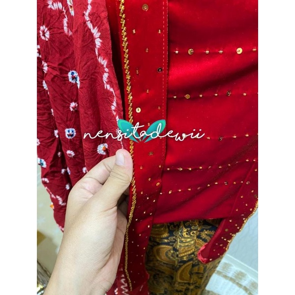 Set Kebaya Payet, Selendang + Jarik Wiru Instan / Kebaya Bludru Kutubaru