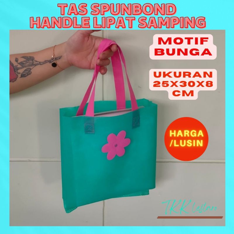 

Tas spunbond lipat samping motif bunga 25x30x8cm (harga 1lusin) / tas spunbond tali lipat samping / tas spunbond bermotif bunga / tas hajatan motif bunga / tas souvenir unik / goodie bag / tas acara syukuran / tas acara hajatan