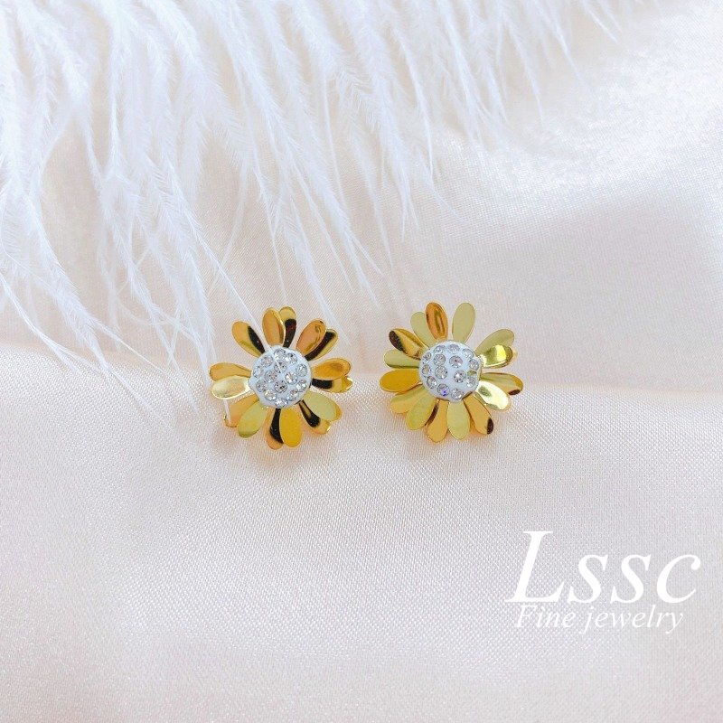 Anting Titanium Bunga Daisy Korea Lapis Emas 18K Anti Karat Aksesoris Perhiasan Wanita