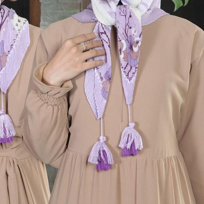 PLISKET POMPOM MOTIF Jilbab Motif Bandul Pompom Segi Empat Voal Motif A Kerudung Motif Plisket Lidi 