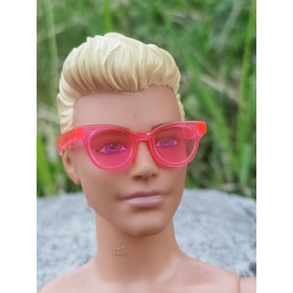kacamata boneka ken