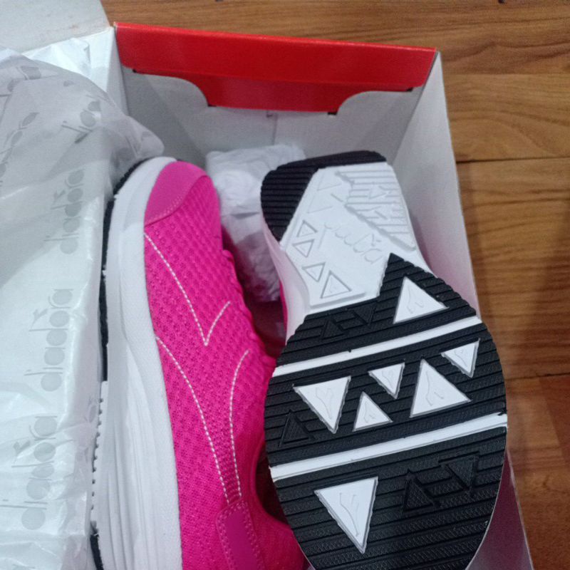 Sepatu diadora Flamingo 7 W