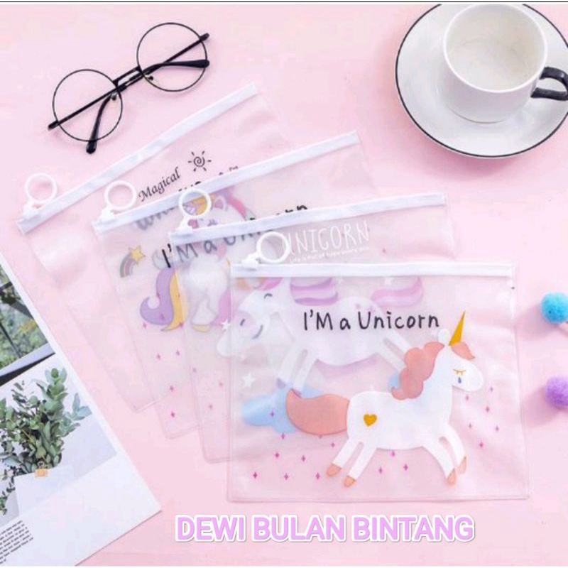 

PROMO KOTAK PENSIL TRANSPARAN UNICORN / TEMPAT SERBAGUNA