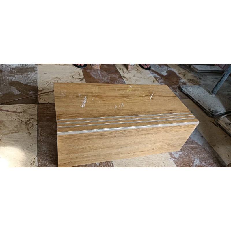 Granit tangga motif kayu uk 30x60&amp;20x60 1set