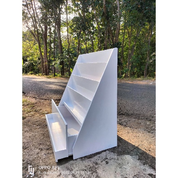 Rak buku anak montessori laci