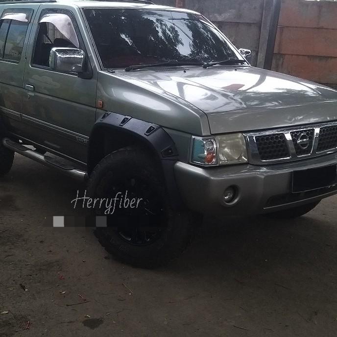 Cover Over Fender Nissan Terrano